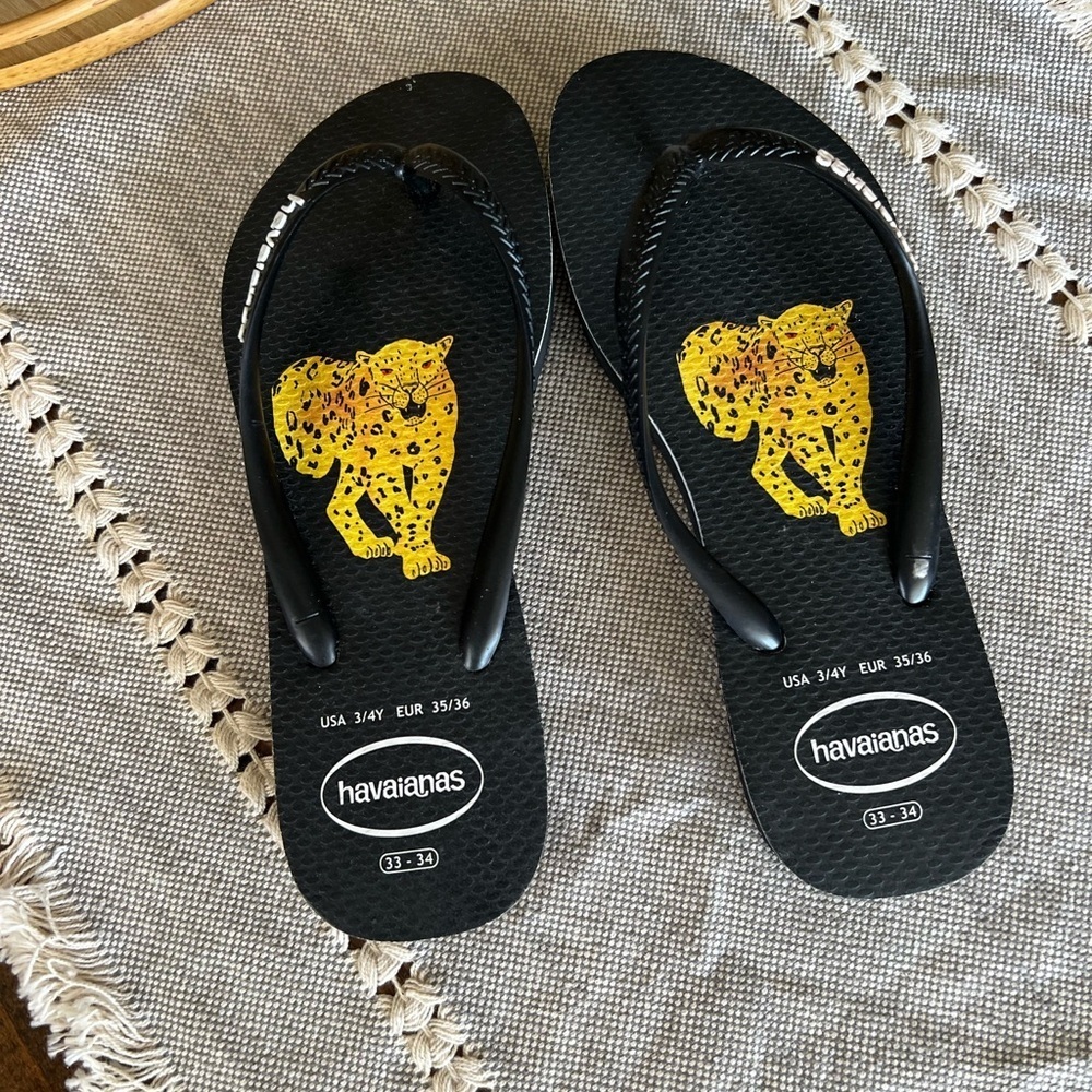 Havaianas Black Flip Flops, slim tiger thongs, size 3/4 youth, EUC, summer